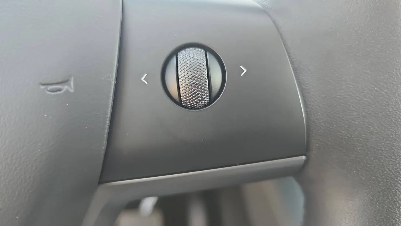 2023 Tesla Model Y 7SAYGAEE8PF933734