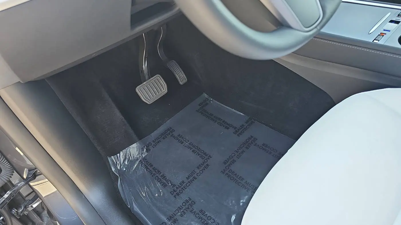 2023 Tesla Model Y 7SAYGAEE8PF933734