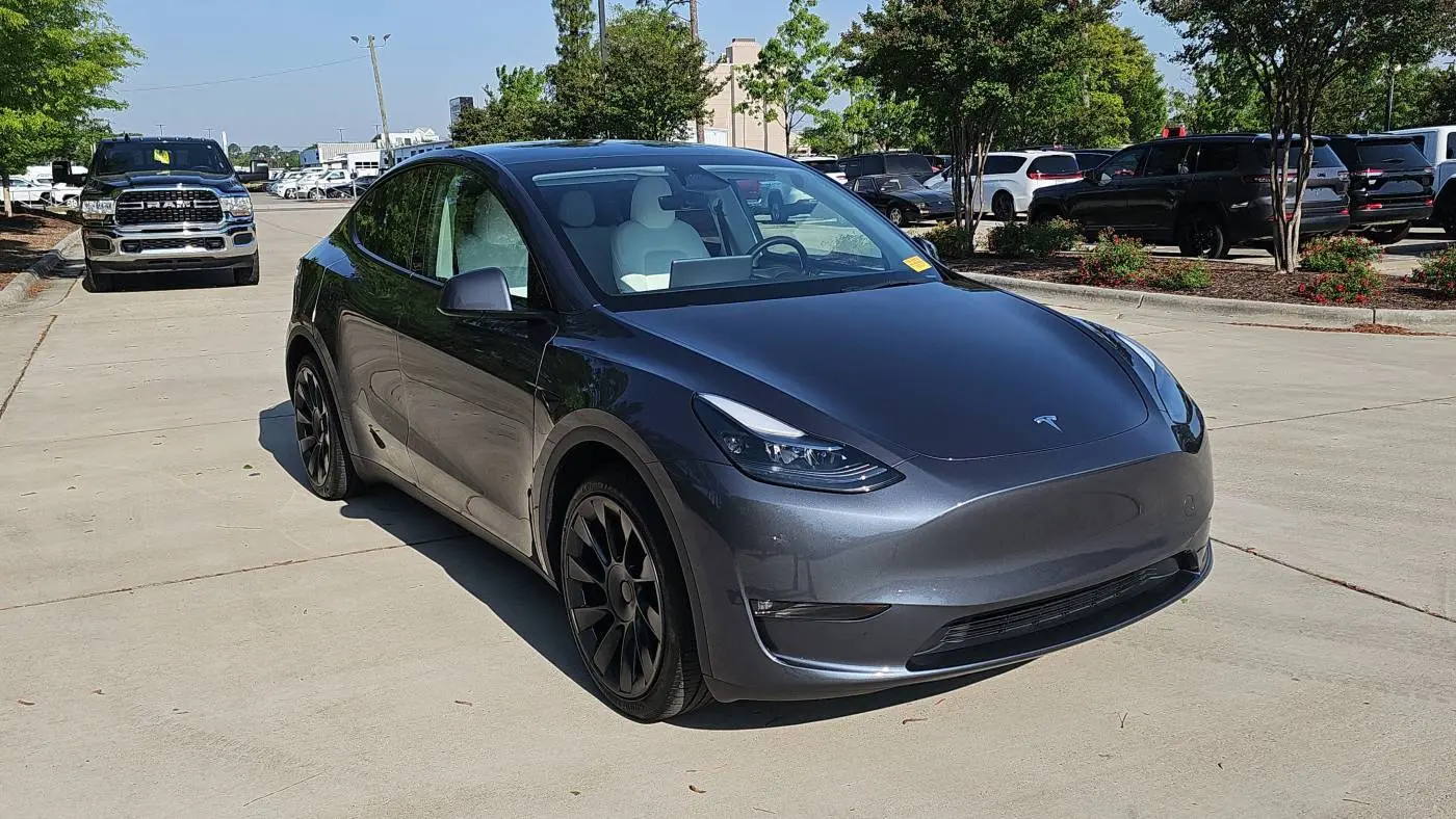 2023 Tesla Model Y 7SAYGAEE8PF933734