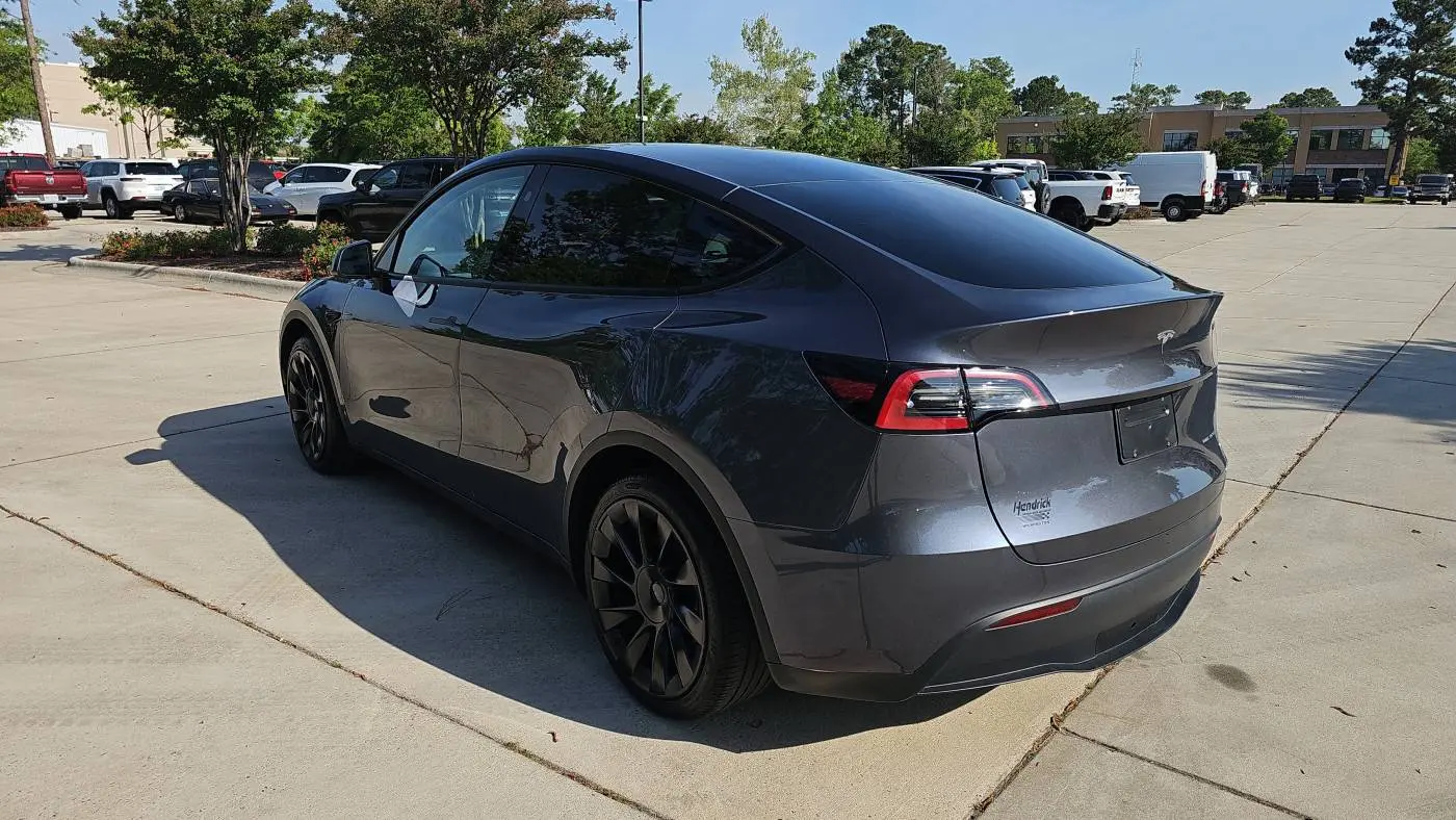 2023 Tesla Model Y 7SAYGAEE8PF933734