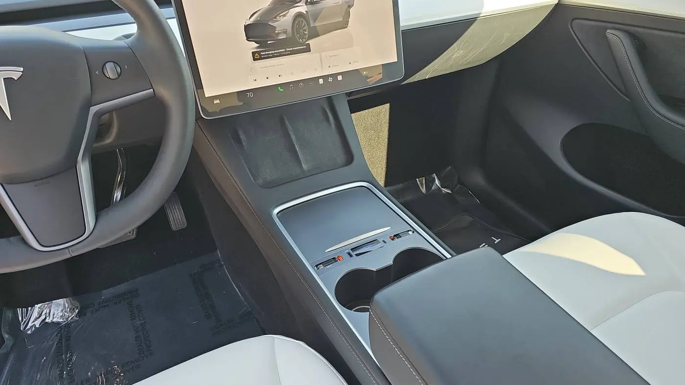 2023 Tesla Model Y 7SAYGAEE8PF933734