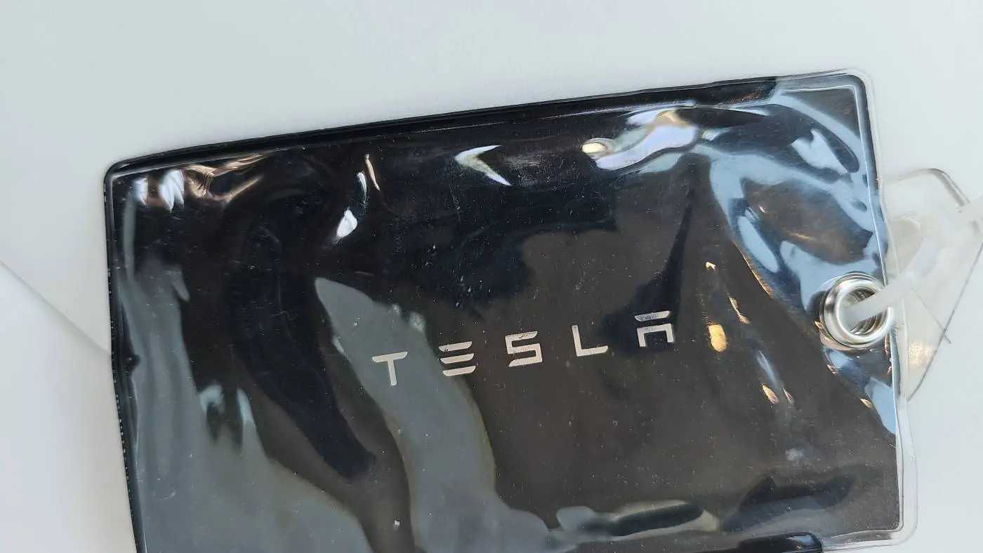 2023 Tesla Model Y 7SAYGAEE8PF933734