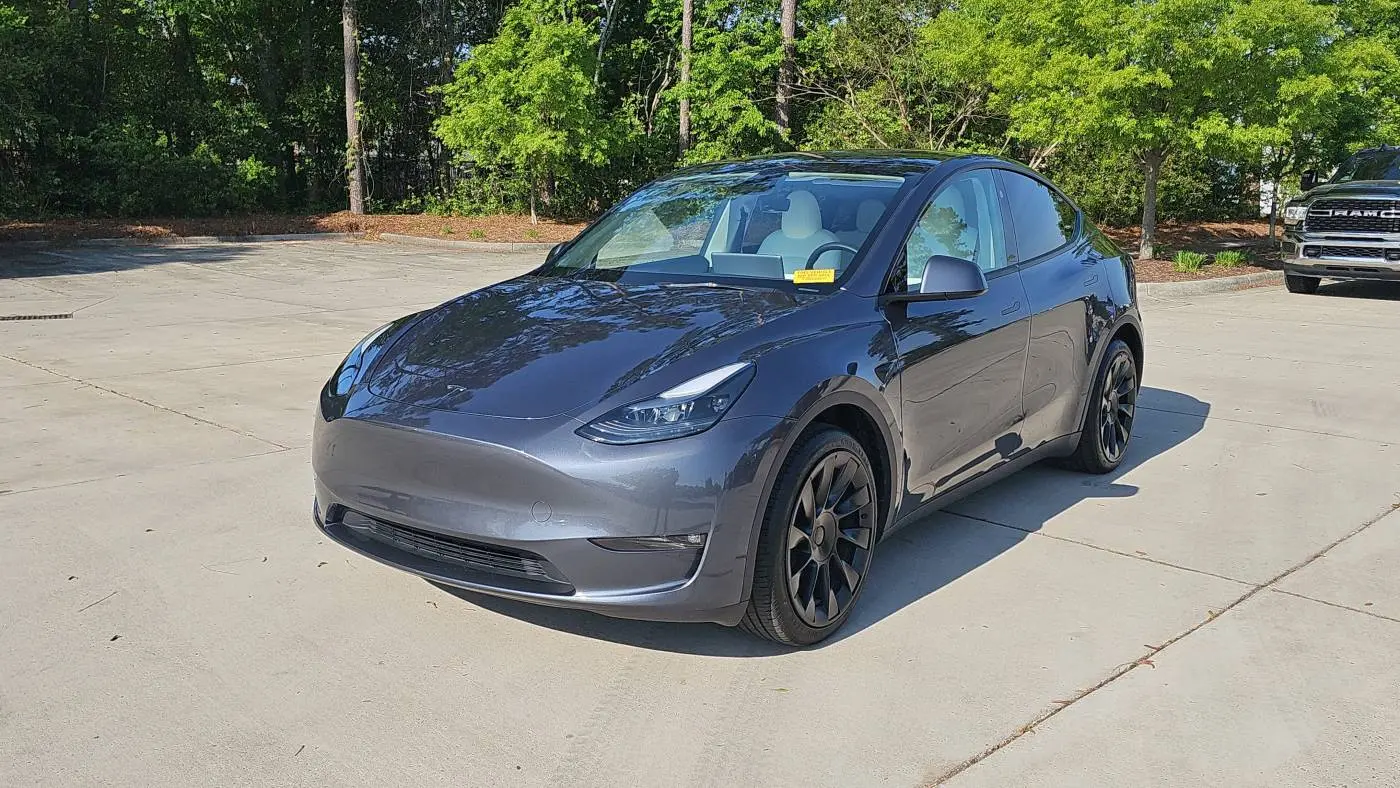 2023 Tesla Model Y 7SAYGAEE8PF933734