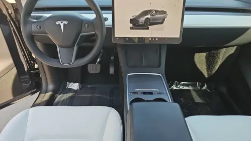 2023 Tesla Model Y 7SAYGAEE8PF933734