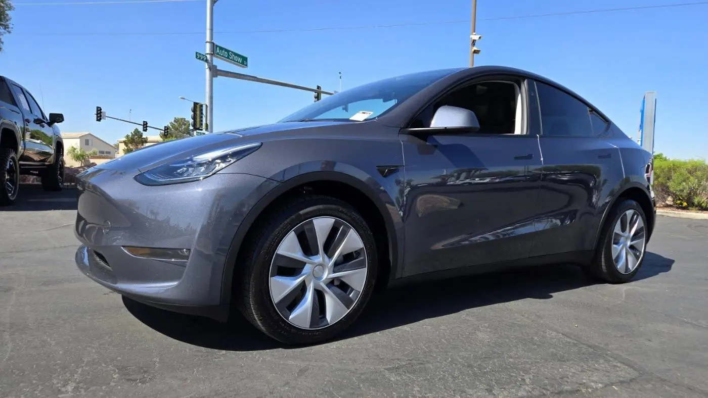 2023 Tesla Model Y 7SAYGDEE0PA144802