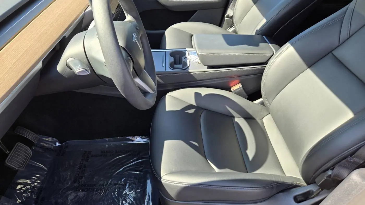 2023 Tesla Model Y 7SAYGDEE0PA144802