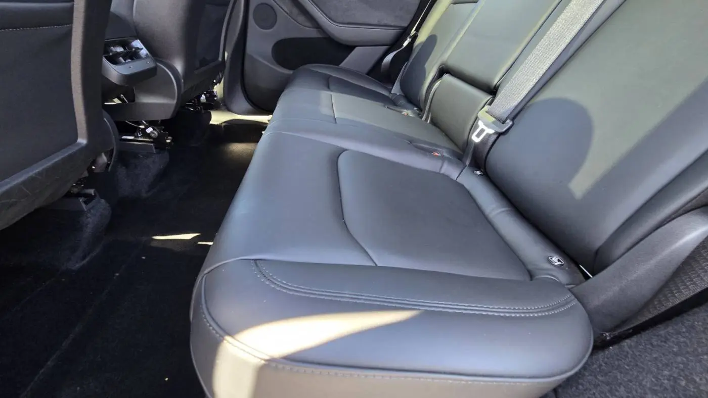 2023 Tesla Model Y 7SAYGDEE0PA144802