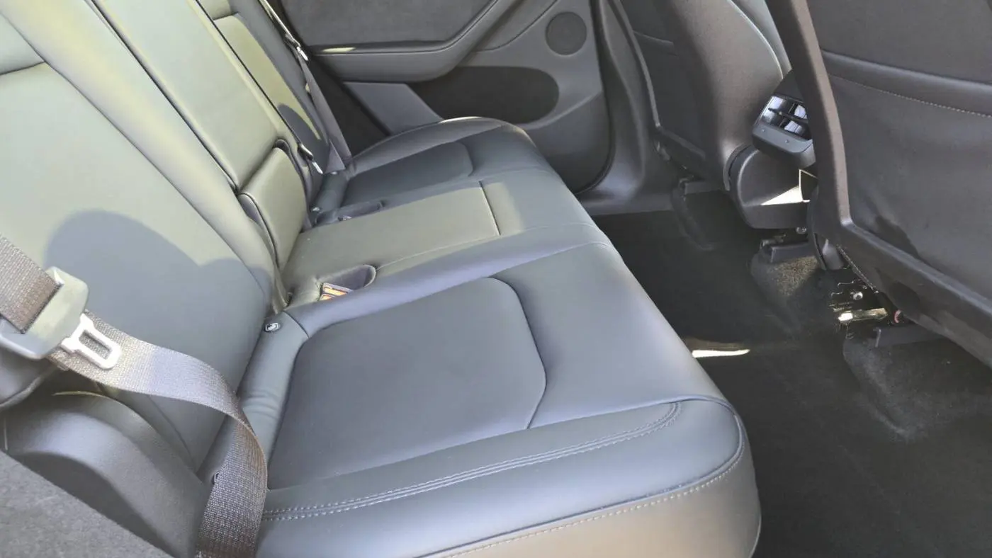 2023 Tesla Model Y 7SAYGDEE0PA144802