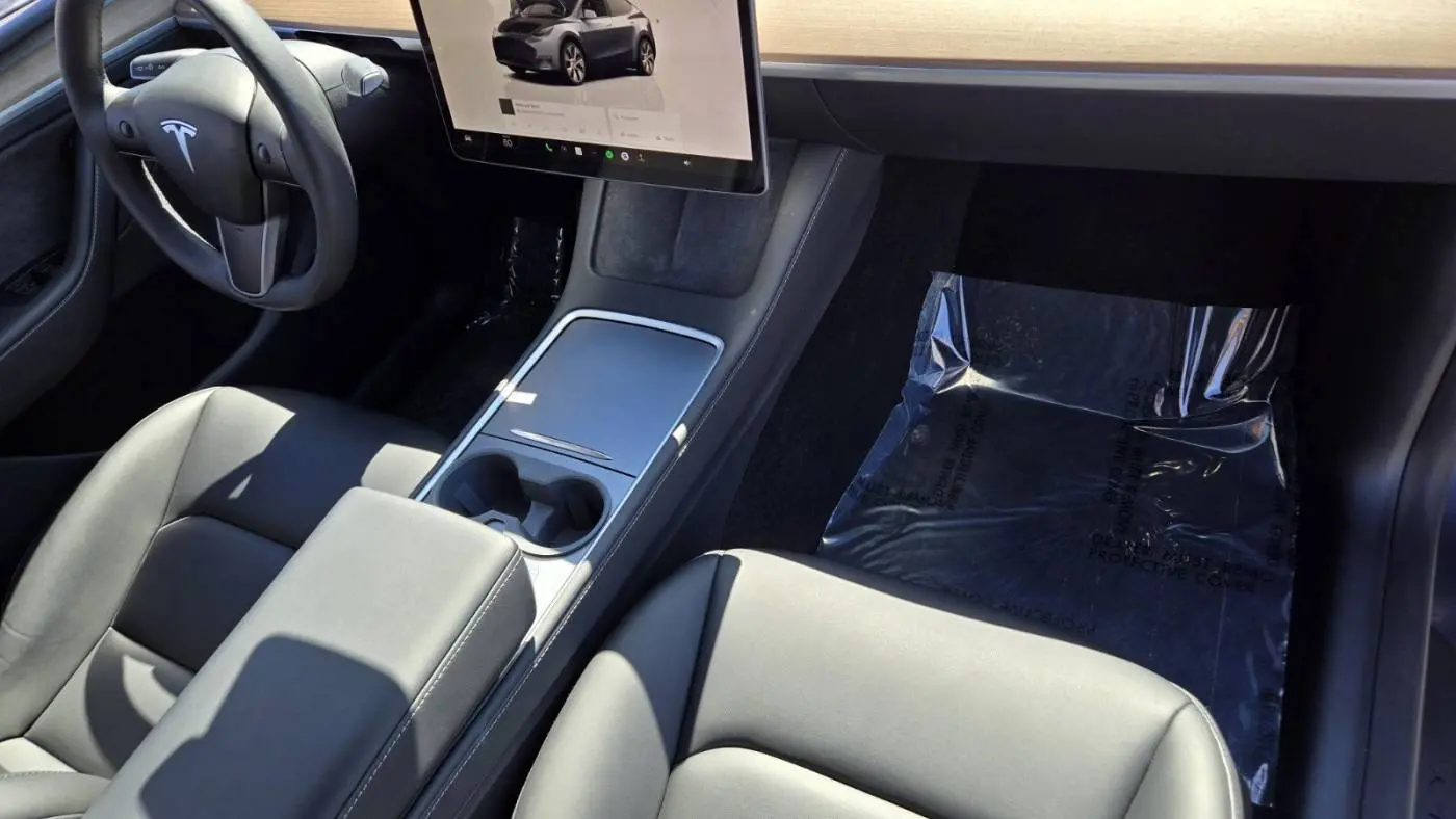 2023 Tesla Model Y 7SAYGDEE0PA144802