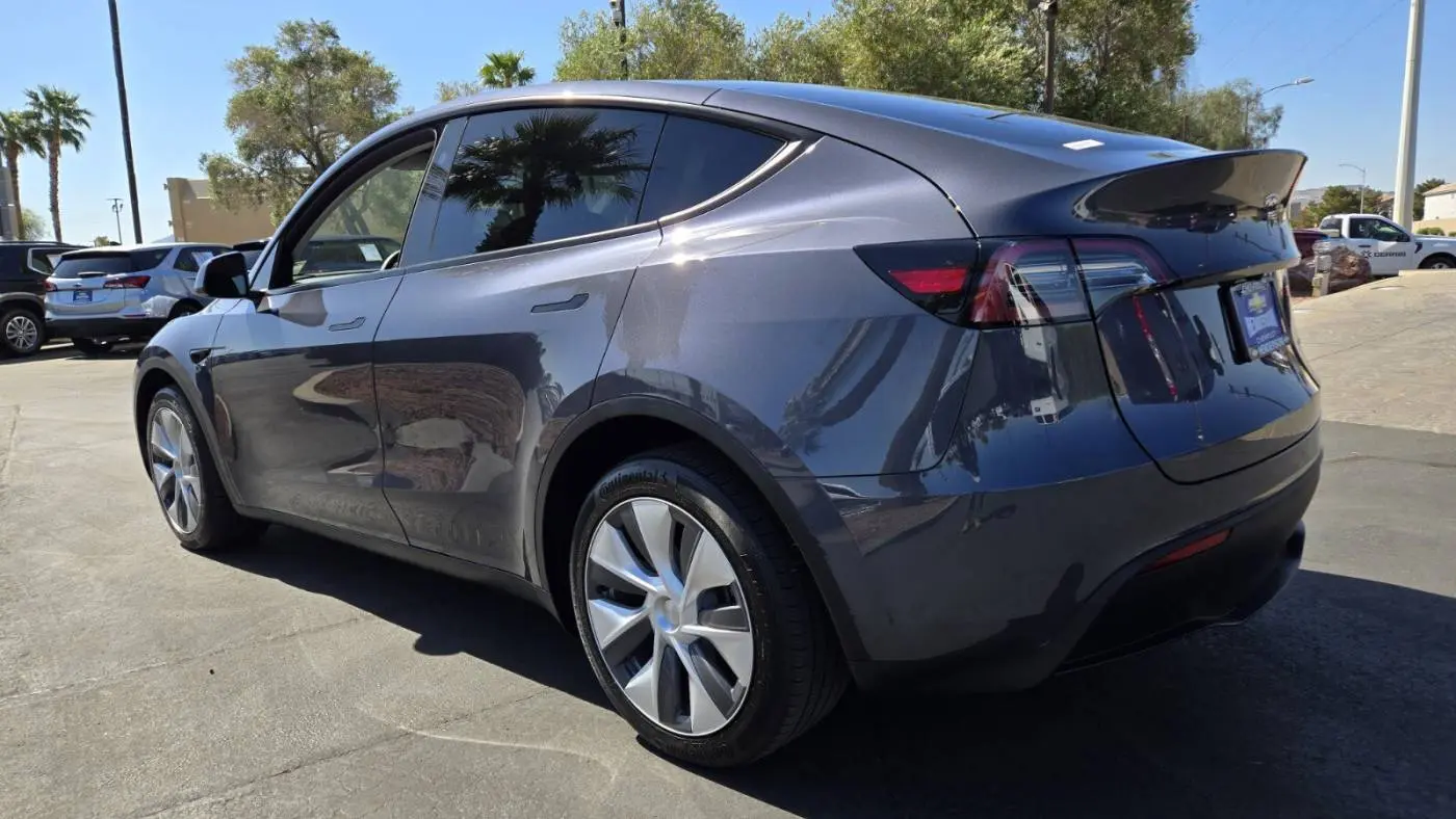 2023 Tesla Model Y 7SAYGDEE0PA144802