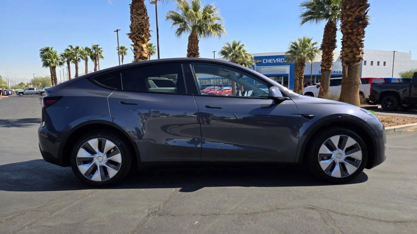 2023 Tesla Model Y 7SAYGDEE0PA144802