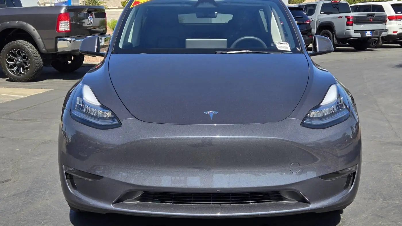 2023 Tesla Model Y 7SAYGDEE0PA144802