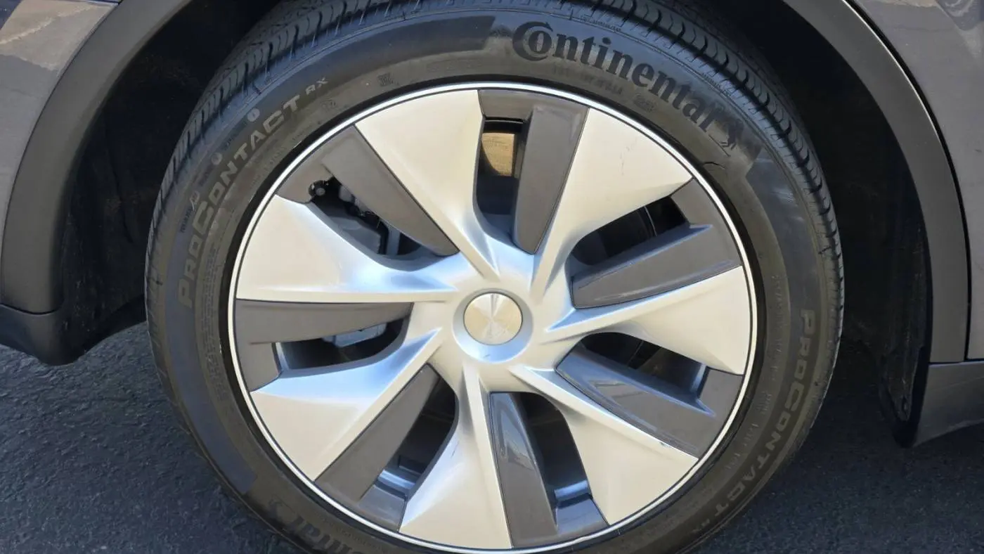 2023 Tesla Model Y 7SAYGDEE0PA144802