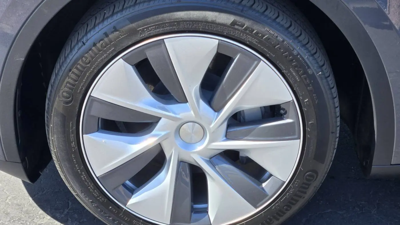 2023 Tesla Model Y 7SAYGDEE0PA144802