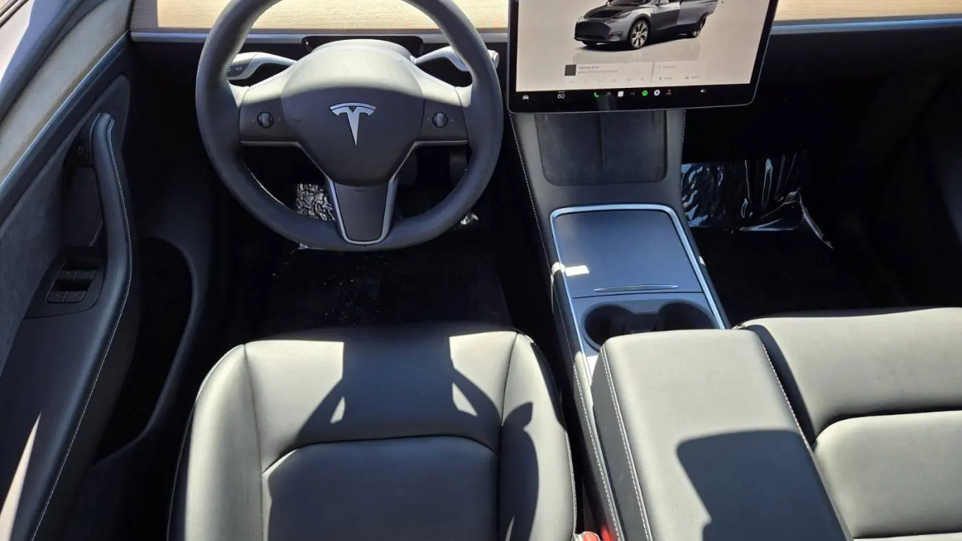 2023 Tesla Model Y 7SAYGDEE0PA144802