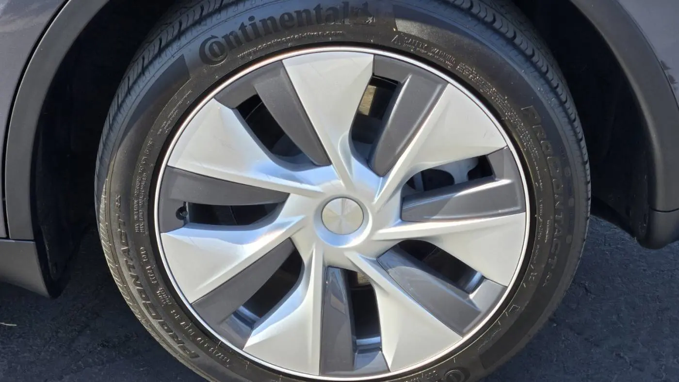 2023 Tesla Model Y 7SAYGDEE0PA144802