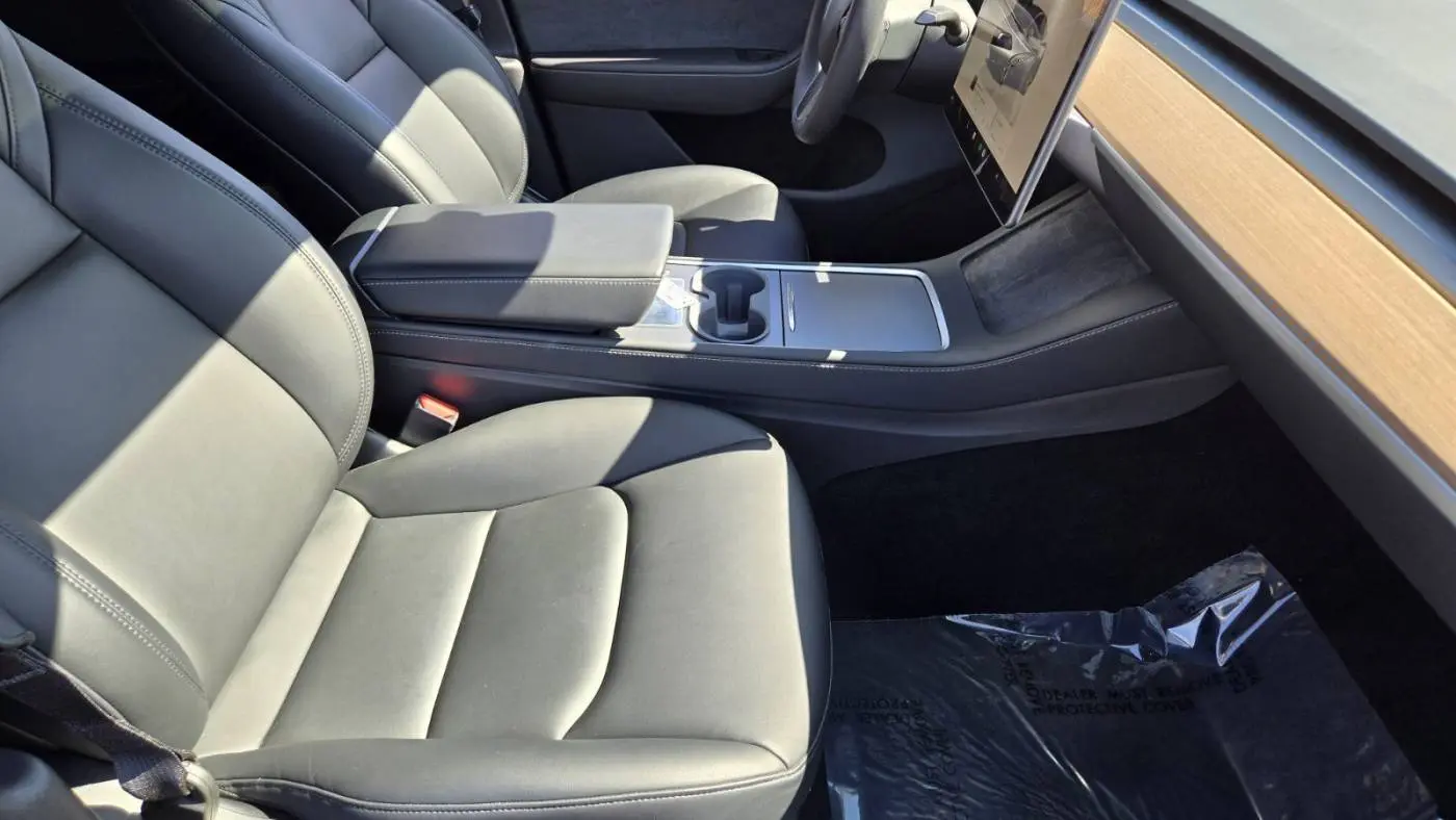 2023 Tesla Model Y 7SAYGDEE0PA144802