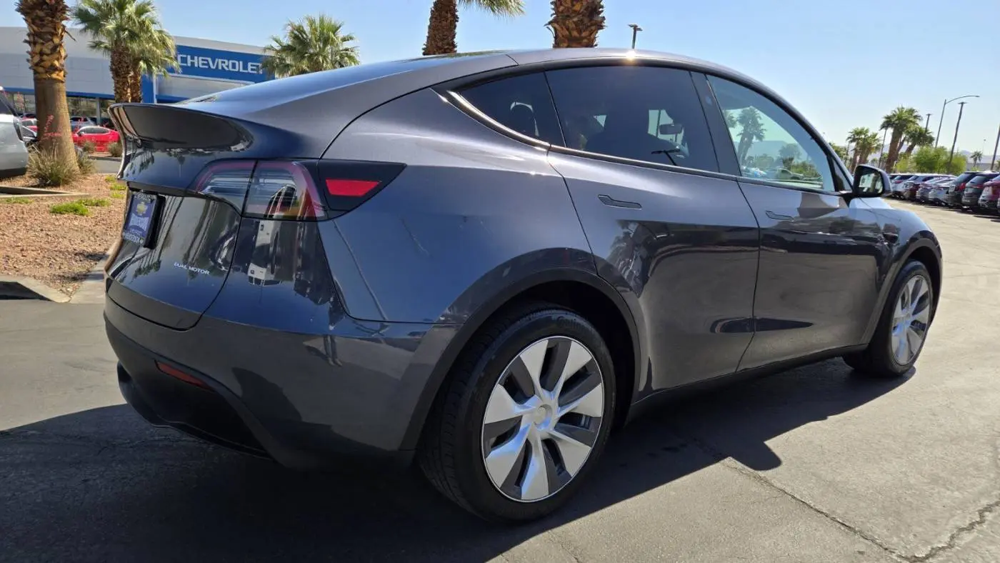 2023 Tesla Model Y 7SAYGDEE0PA144802