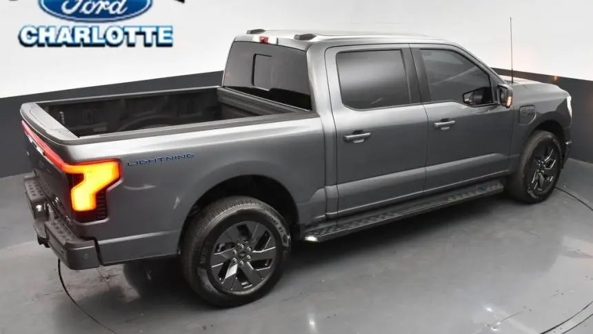 2023 Ford F-150 Lightning 1FT6W1EV2PWG25722