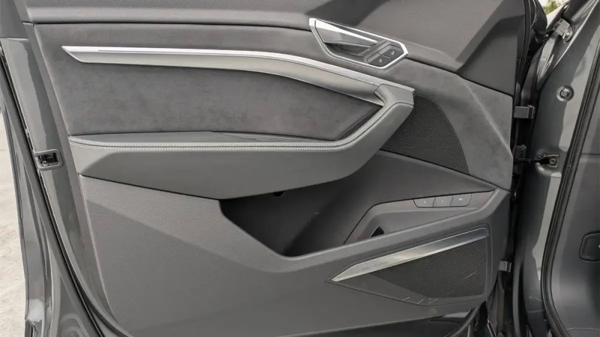 2023 Audi e-tron S - Images - 16