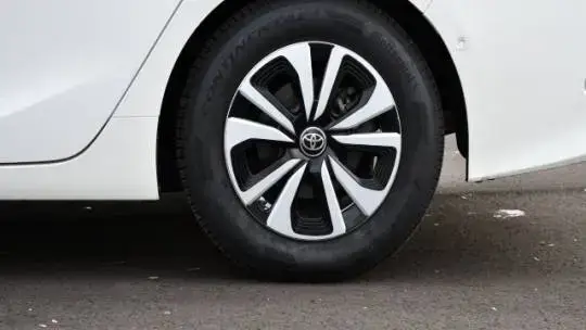 2019 Toyota Prius Prime - Images - 11
