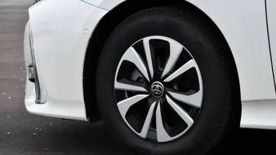 2019 Toyota Prius Prime - Images - 12