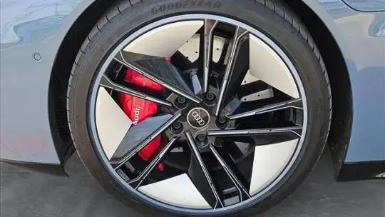 2022 Audi RS e-tron GT - Images - 19