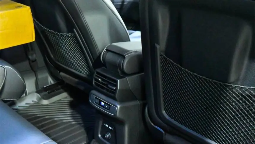 2025 Audi Q4 e-tron WA1LUBFZ6SP043605