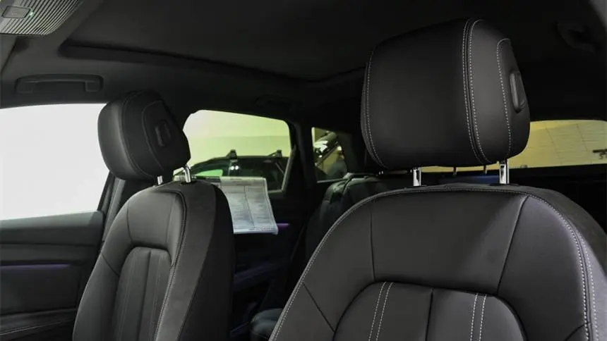 2025 Audi Q4 e-tron WA1LUBFZ6SP043605