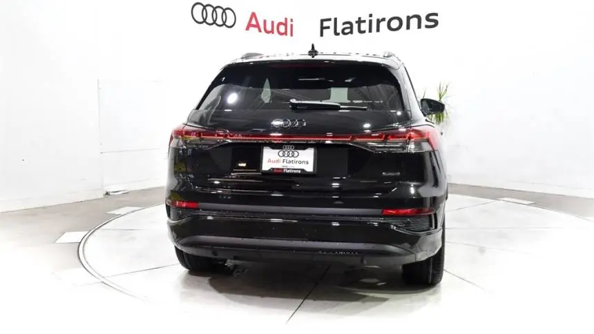 2025 Audi Q4 e-tron WA1LUBFZ6SP043605