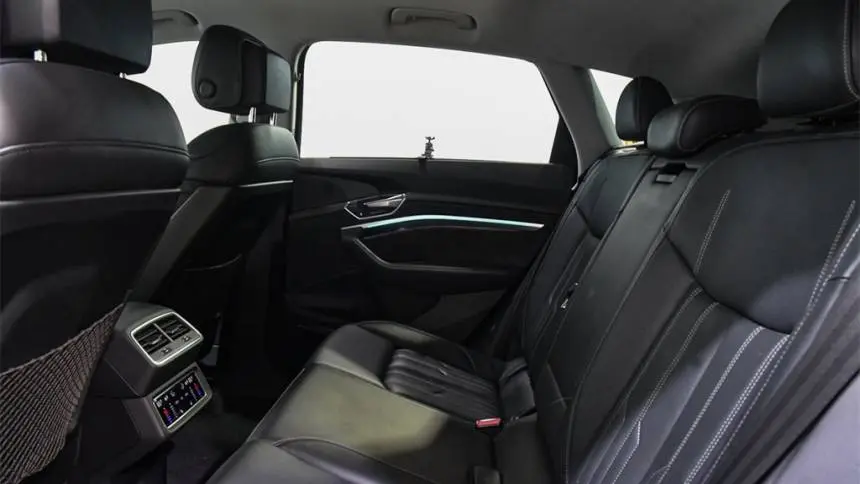 2019 Audi e-tron WA1VABGE6KB020724