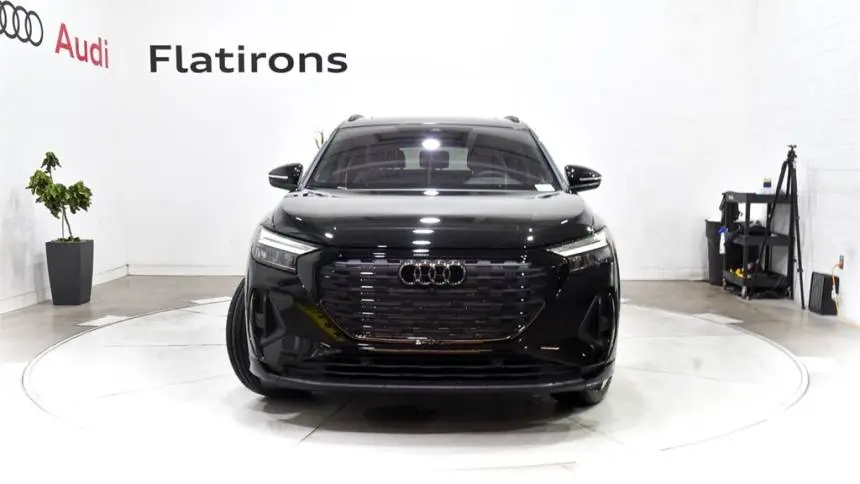 2025 Audi Q4 e-tron WA1LUBFZ6SP043605