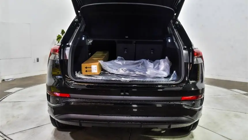 2025 Audi Q4 e-tron WA1LUBFZ6SP043605