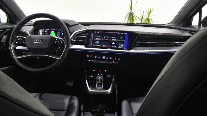 2025 Audi Q4 e-tron WA1LUBFZ6SP043605