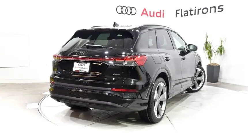 2025 Audi Q4 e-tron WA1LUBFZ6SP043605