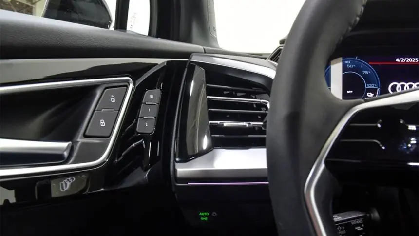 2025 Audi Q4 e-tron WA1LUBFZ6SP043605