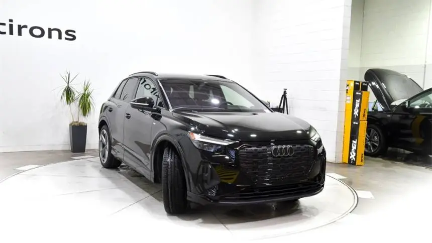 2025 Audi Q4 e-tron WA1LUBFZ6SP043605