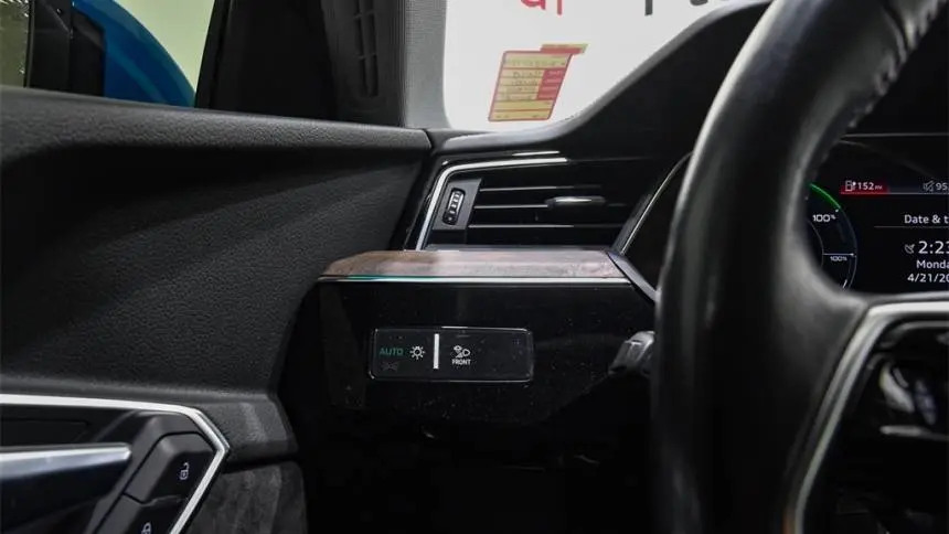 2019 Audi e-tron WA1VABGE6KB020724