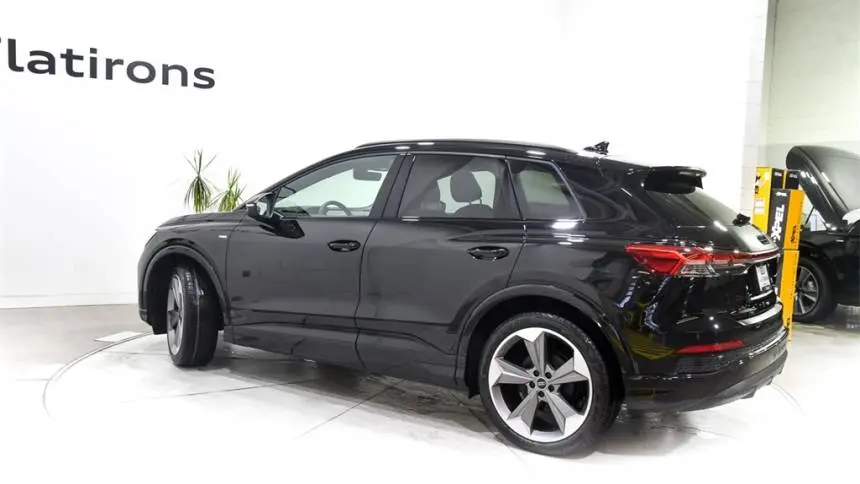2025 Audi Q4 e-tron WA1LUBFZ6SP043605