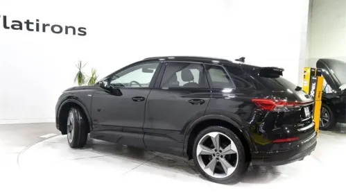 2025 Audi Q4 e-tron WA1LUBFZ6SP043605