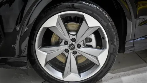2025 Audi Q4 e-tron WA1LUBFZ6SP043605