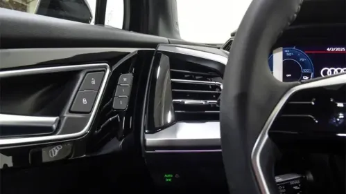 2025 Audi Q4 e-tron WA1LUBFZ6SP043605
