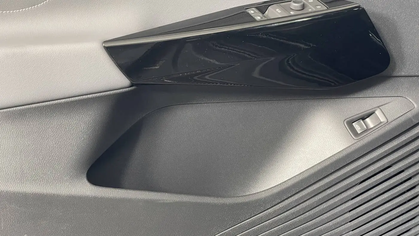 2025 Volkswagen ID.4 1V2WSPE82SC003445