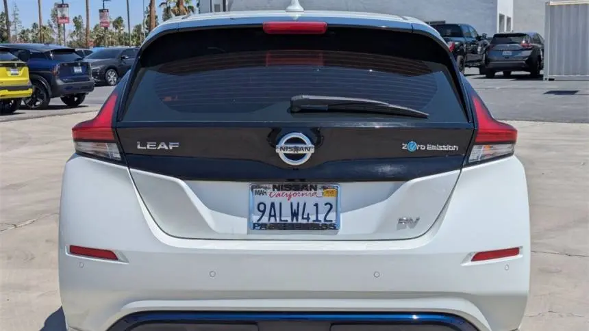 2022 Nissan LEAF 1N4AZ1CV6NC560141
