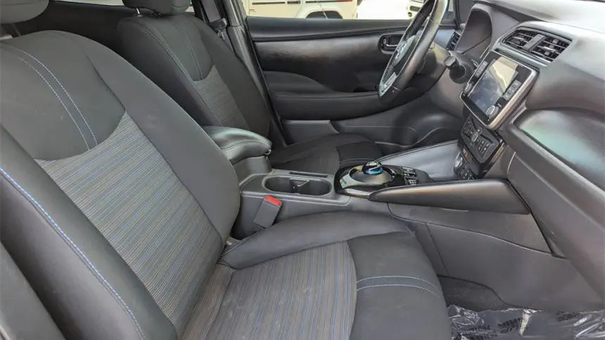 2022 Nissan LEAF 1N4AZ1CV6NC560141