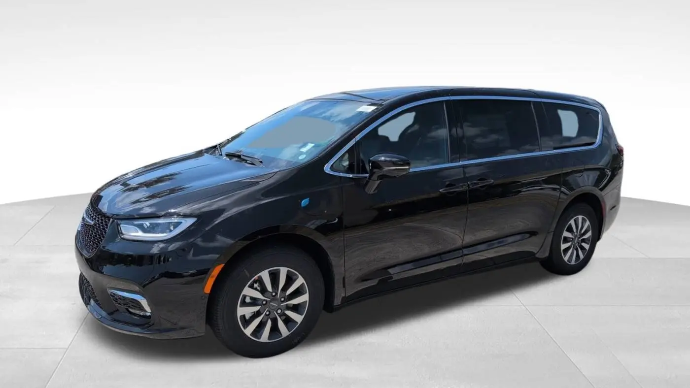 2025 Chrysler Pacifica 2C4RC1S70SR576050