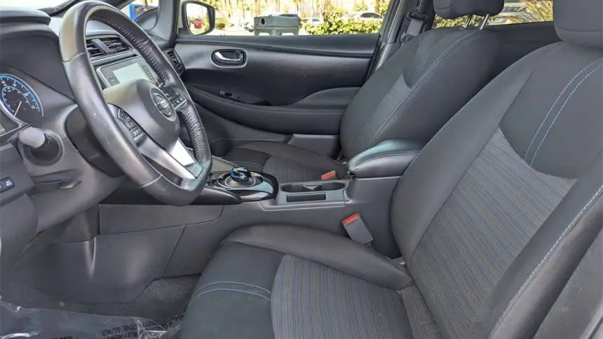 2022 Nissan LEAF 1N4AZ1CV6NC560141