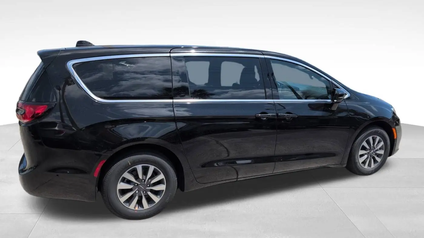 2025 Chrysler Pacifica 2C4RC1S70SR576050