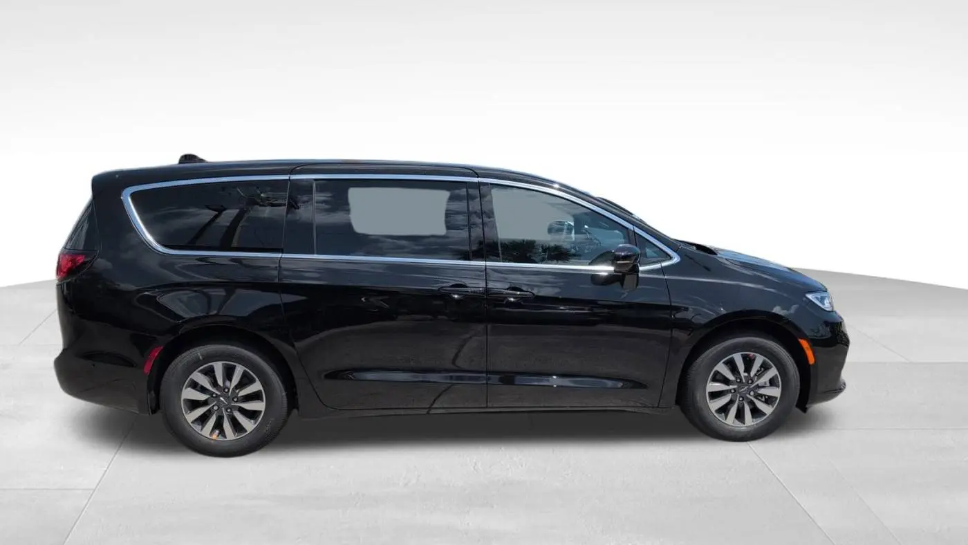 2025 Chrysler Pacifica 2C4RC1S70SR576050