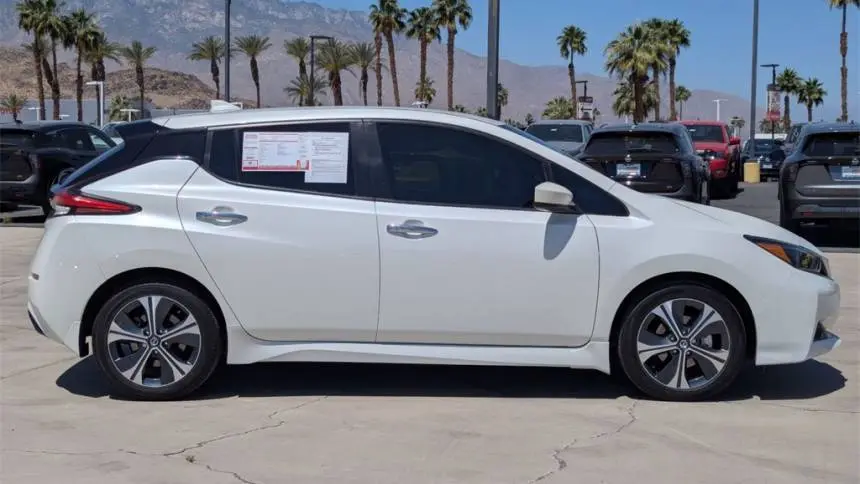 2022 Nissan LEAF 1N4AZ1CV6NC560141